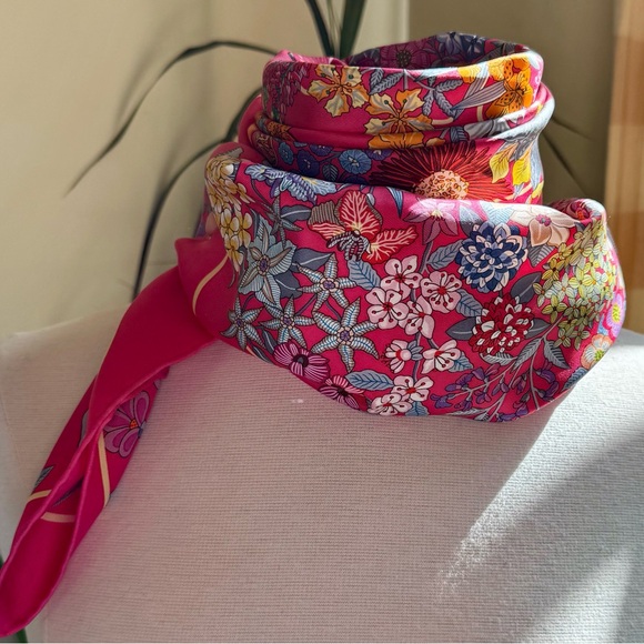 NWT HERMÊS Planifleurs Silk Twill Scarf 90, Christine Henry 2023 - Picture 6 of 14